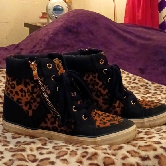 FINAL PRICE before donate! ShoeDazzle Sz 8 Leopard Hidden Wedge Tennis shoes - Picture 5 of 16